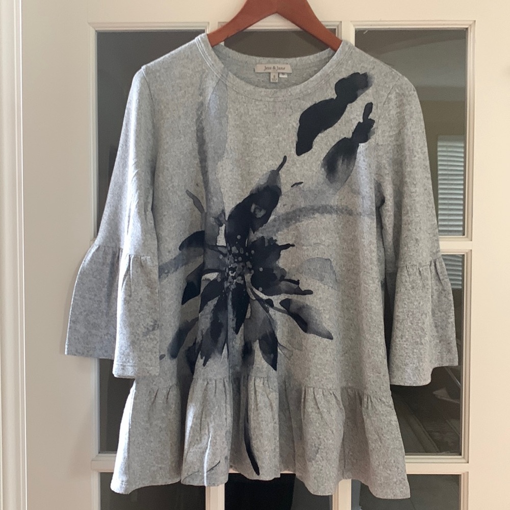 Tunic with 3/4 length sleeves